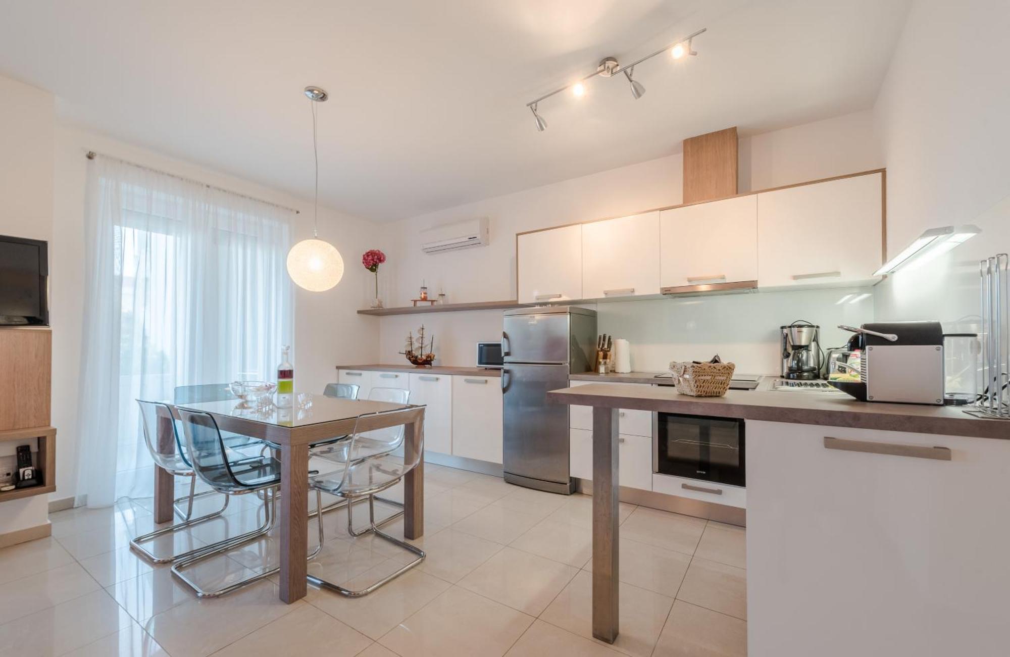 נובליה Apartments Villa Maelise מראה חיצוני תמונה